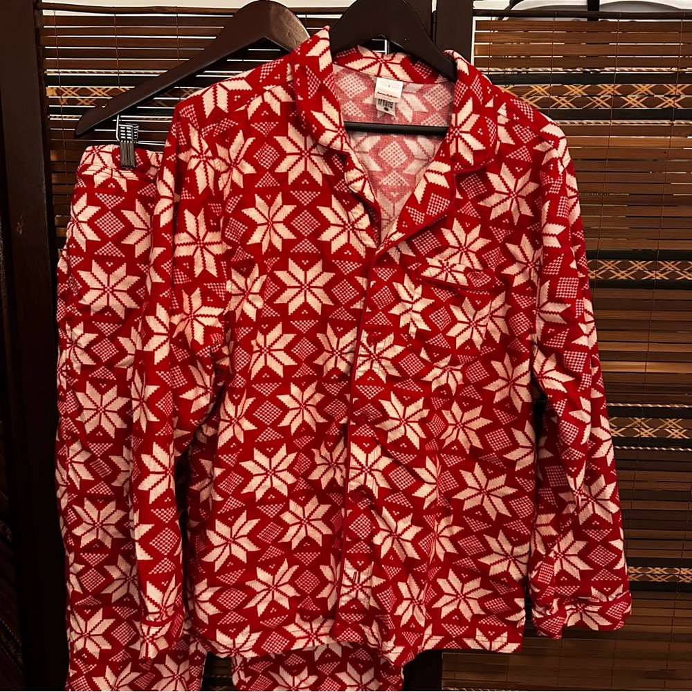Hanna Andersson Red and White Snowflake Pajama Set